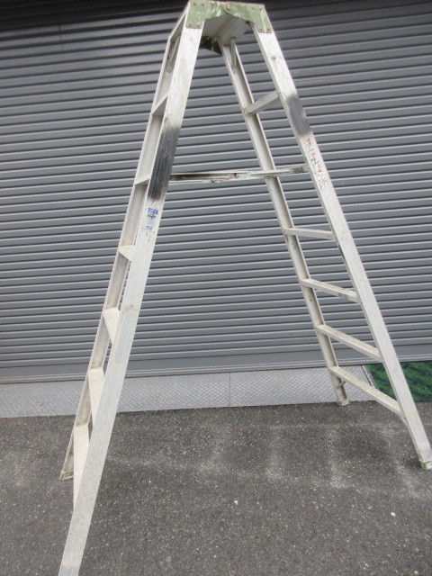 80★used【み17・引取限定】 ハセガワ　専用脚立　SWH-21【天板高さ2.10ｍ】