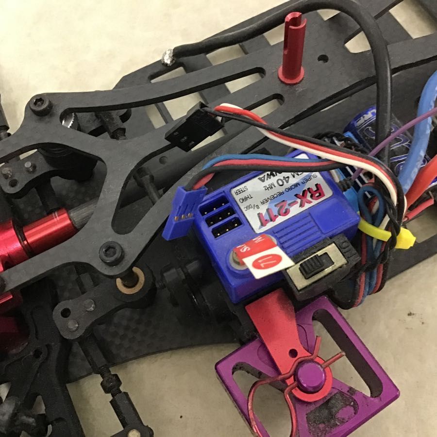 アレックス他 バラクーダR2 レッド シャーシ、M-8 プロポ等 / RCカー