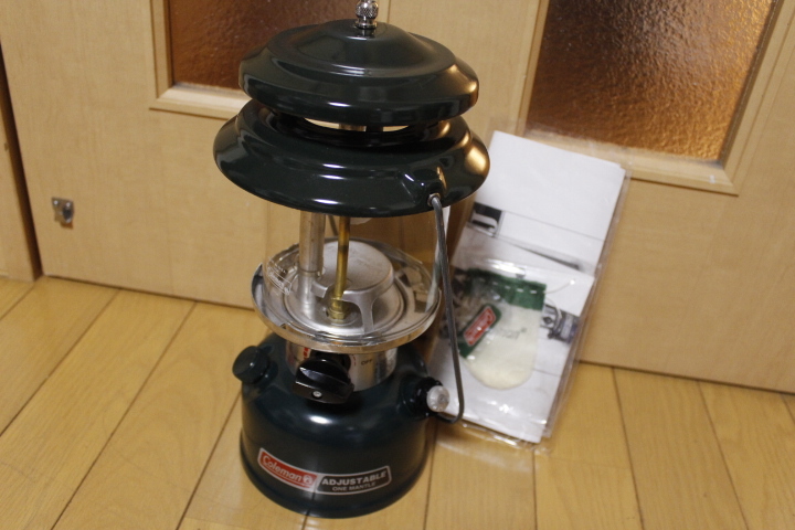 Coleman ワンマントルランタン コールマン 286A ランタン 86年製 286a 旧ロゴ 憧れのコールマンレッド「286Aワン コールマンレッドをまとった286Aワンマントルランタンが登場 ワンマントルランタン(レッド)の通販｜キャンプ用品のコールマン 286A740J フューエルファネル付 コールマン定番の286Ａランタンの年代別比較と違いを徹底検証 Adjustable コールマン、ガソリン