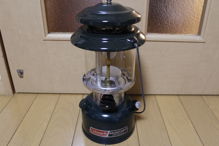 Coleman ワンマントルランタン コールマン 286A ランタン 86年製 286a 旧ロゴ 憧れのコールマンレッド「286Aワン コールマンレッドをまとった286Aワンマントルランタンが登場 ワンマントルランタン(レッド)の通販｜キャンプ用品のコールマン 286A740J フューエルファネル付 コールマン定番の286Ａランタンの年代別比較と違いを徹底検証 Adjustable コールマン、ガソリン