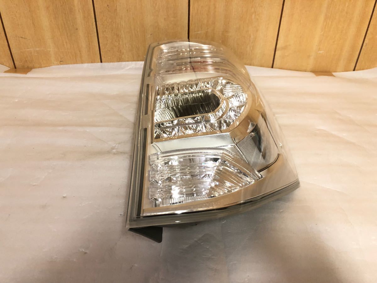 ヴォクシー 後期 ZRR70 右 28-220 純正 LED 左 テールランプ 70系 