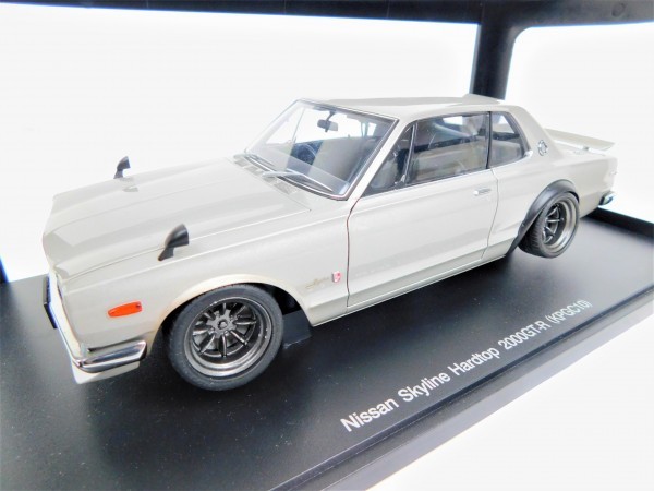 絶版 ハコスカ オートアート 1/18 日産 スカイライン ハードトップ