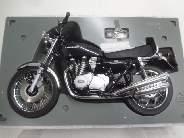 0 Kawasaki (Z1) SUPER Super 1⁄6 Four - Z1 1:6 FOUR KAWASAKI AUTOART |