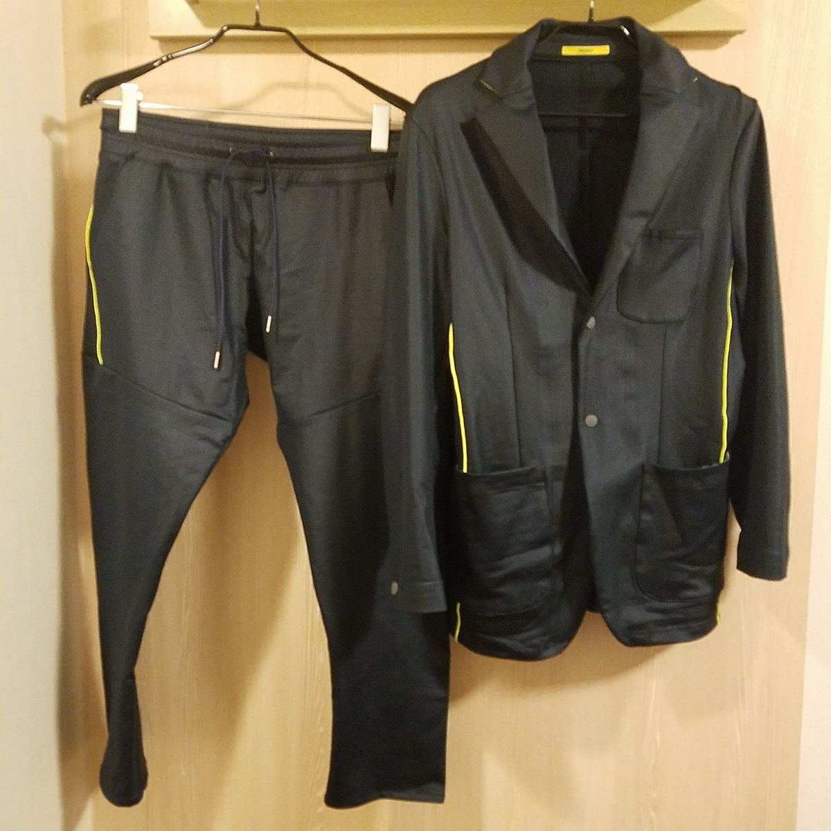 新品，得価 17S/S alzatyレザージャージ2Bテーラージャケットテーパードパンツセットアップ サイズ上下46 定価約10万円(ジャージ)｜売買されたオークション情報、yahooの商品情報をアーカイブ公開 - オーク ジャージ