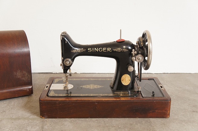 1930年代 イギリスアンティーク SINGERミシン 木製カバー付き/シンガー