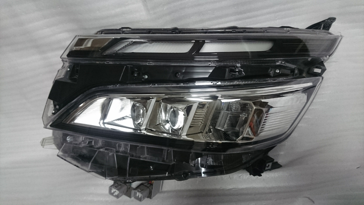 美品 後期 80系 ヴォクシー 左ヘッドランプ LED LED ヴォクシー