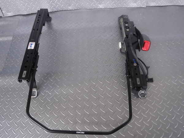 【HOT，人気セール】 RECARO レカロ V35 スカイライン セダン 底止め セミバケ シートレール 右側 運転席(レール)｜売買されたオークション情報、yahooの商品情報をアーカイブ公開 - オークファン レール