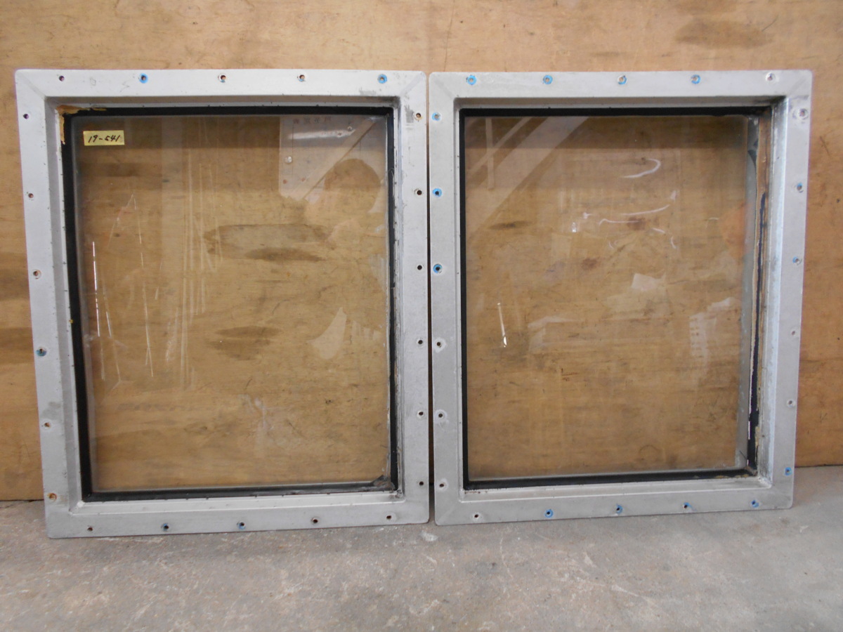 19-541 船舶用アルミサッシ 固定窓 2枚セット 漁船、作業船、レストア、コンテナ、ガレージ、倉庫、コンテナ、店舗、ペット小屋等_1