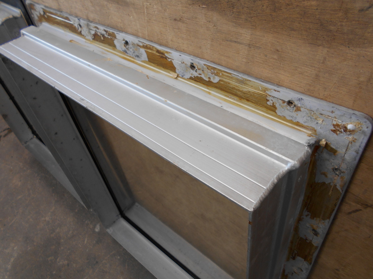 19-541 船舶用アルミサッシ 固定窓 2枚セット 漁船、作業船、レストア、コンテナ、ガレージ、倉庫、コンテナ、店舗、ペット小屋等_3