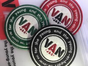 低価，定番人気 別注 超限定アイテム VAN JAC ヴァンヂャケット 定番の丸VAN プレミアムアイビーワッペン3枚セット クリアーケース付き VAN JACKET INC.(その他)｜売買されたオークション情報、yahooの商品情報をア その他