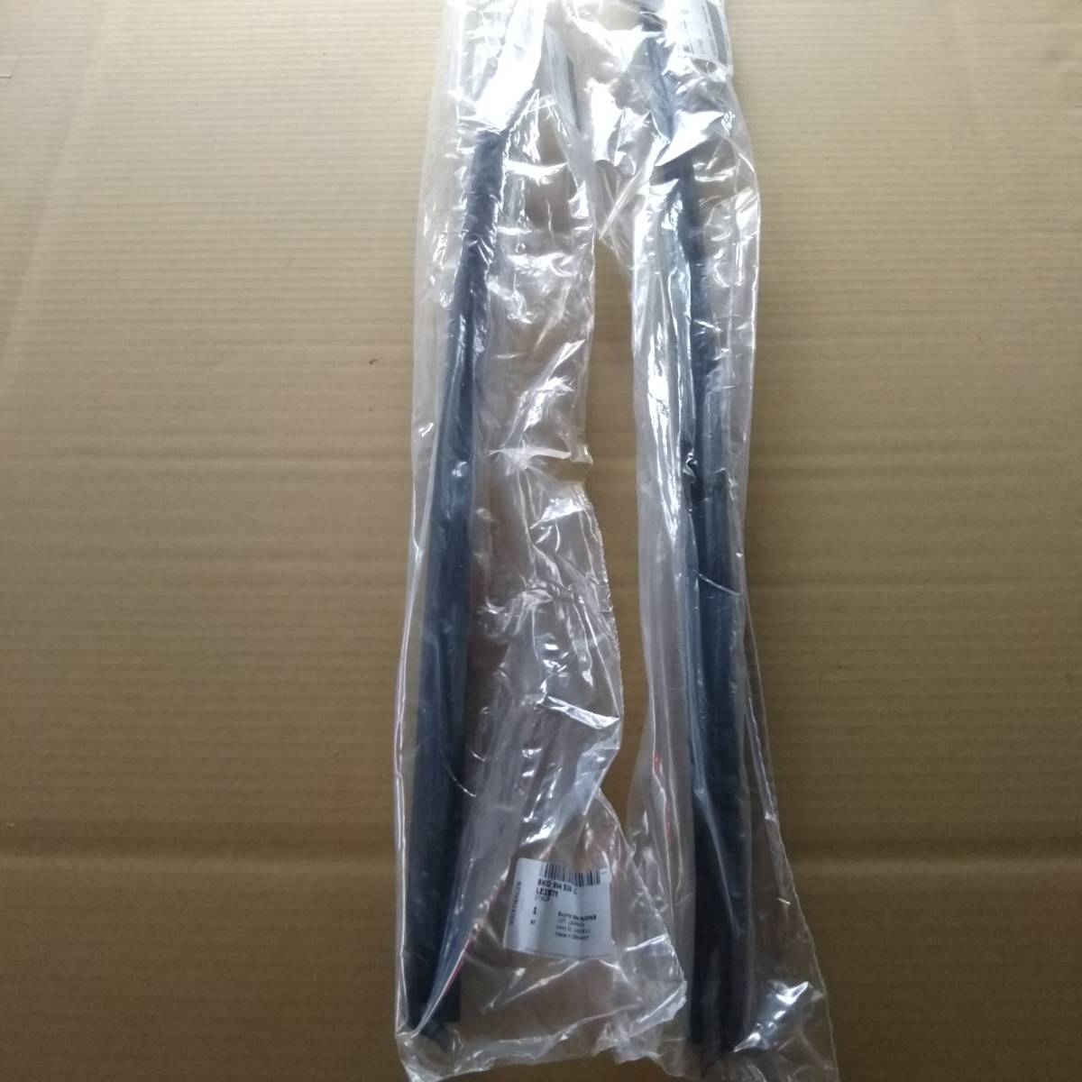 新作入荷，新作登場 アウディ モール フロントガラス ガラスモール S4 8KCGWF A4 B8系 純正 左右(モール)｜売買されたオークション情報、yahooの商品情報をアーカイブ公開 - オークファン モール
