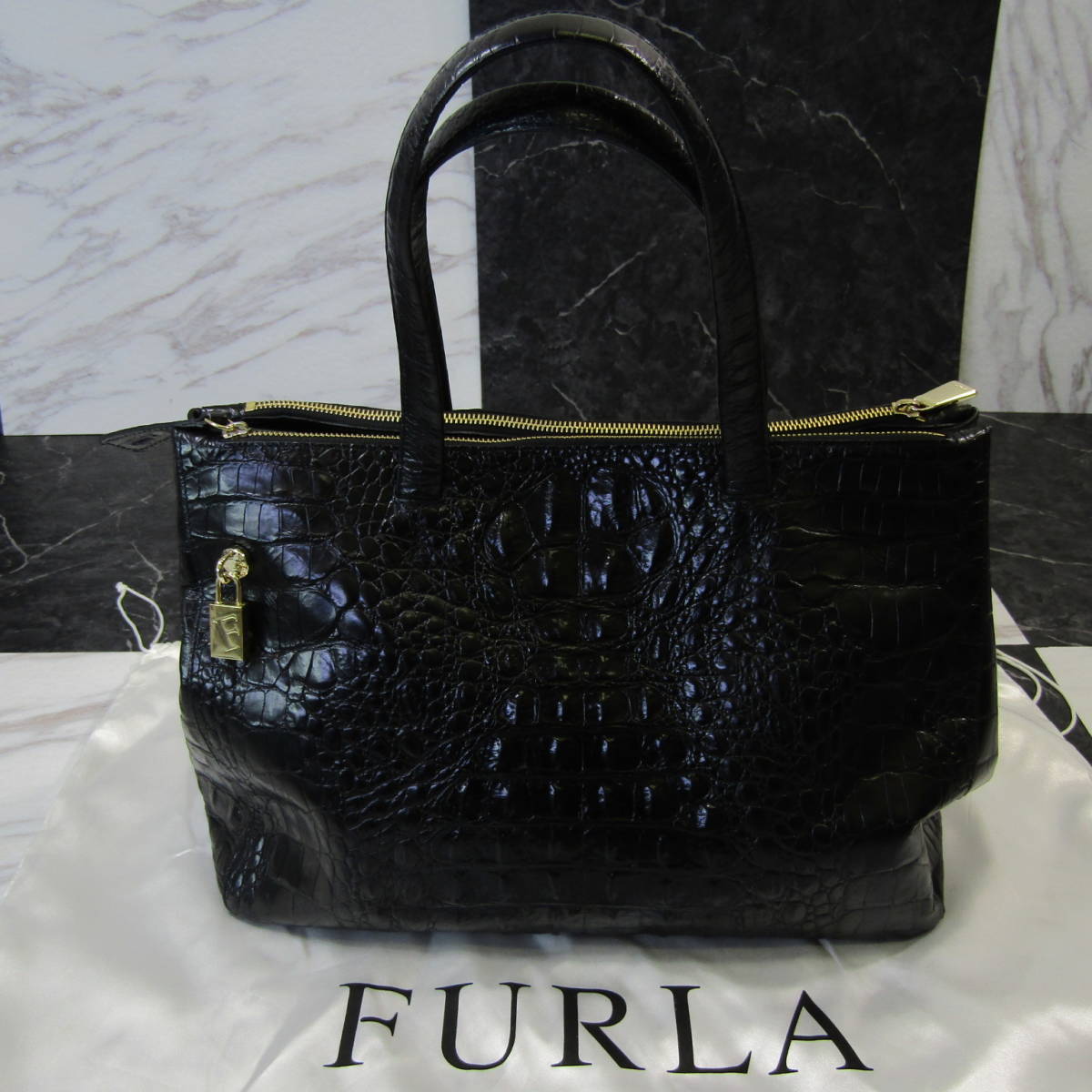 フルラ レザー クロコ型押し FURLA フルラ新作、蛍光カラーのクロコ型 