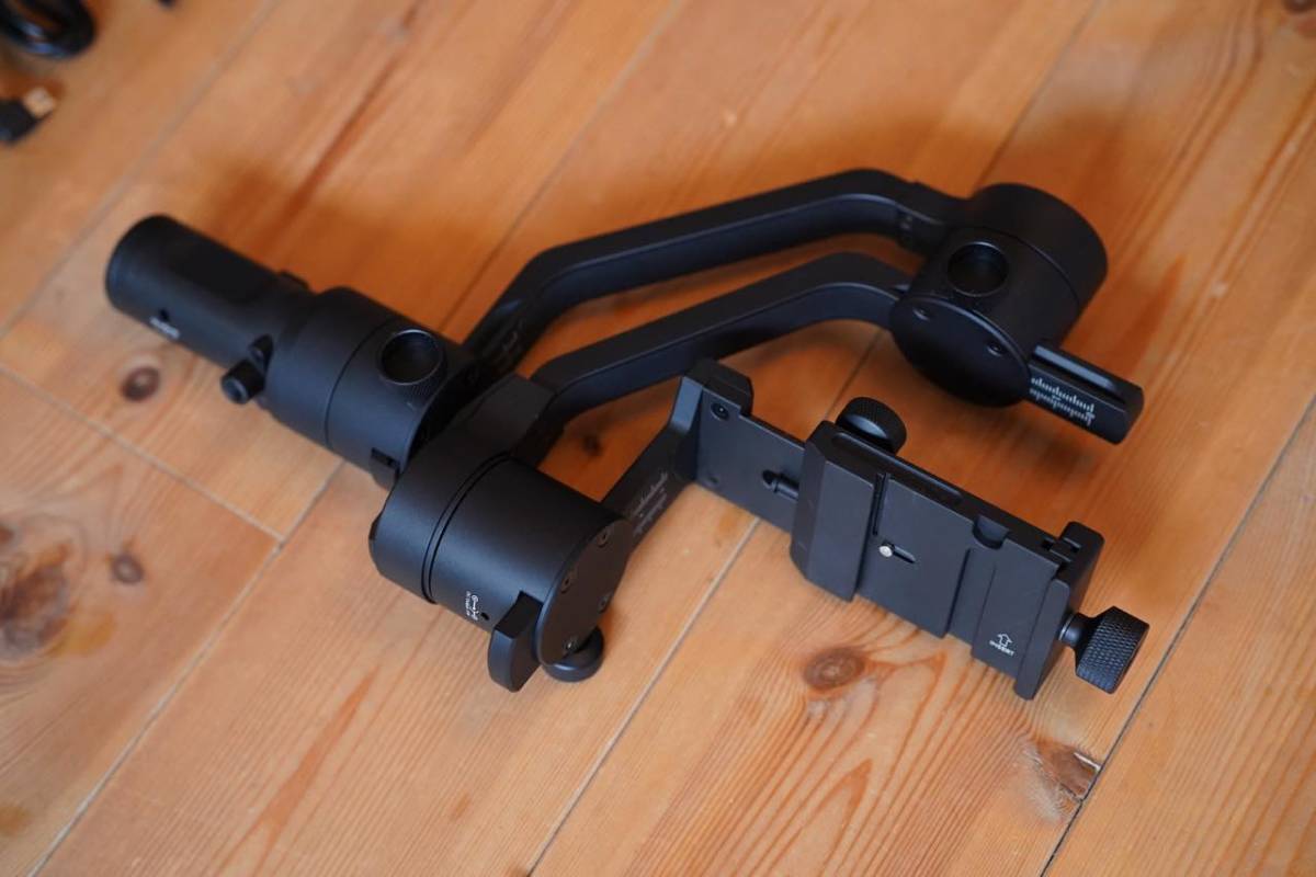 SUMMON+ 3軸手持ちスタビライザー 美品】MOZA AirCross ハンドヘルド 3軸ジンバル 手持ちスタビライザー