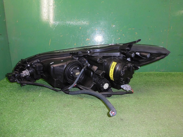 20系ウィッシュ ZGE20W ウィッシュ ZGE20W H21年 右ヘッドライト