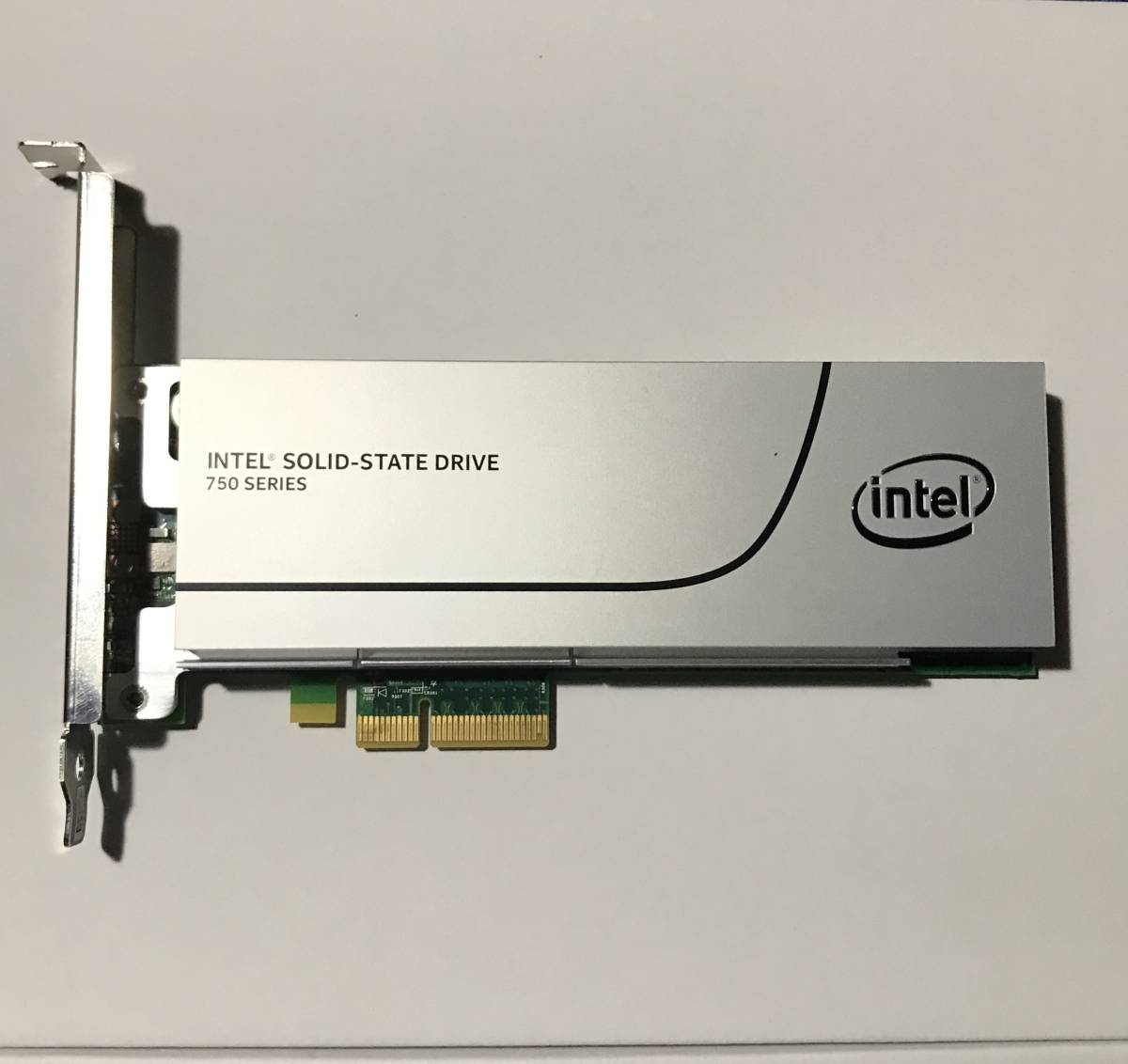 【中古】インテル SSD 750シリーズ 1.2TB 1/2 Height PCI-Express 3.0対応拡張カード型SSD MLC SSDPEDMW012T4 