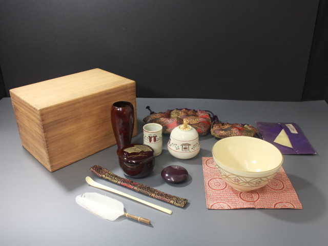 0021□九谷焼 芳山作 香爐 共箱 略歴 香炉 茶道具 香道具 香合 陶器
