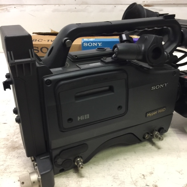 現状◆ソニー SONY カムコーダー CAMCORDER EVW-300A Hyper HAD Hi8 + Canon VCL-713BX ズームレンズ