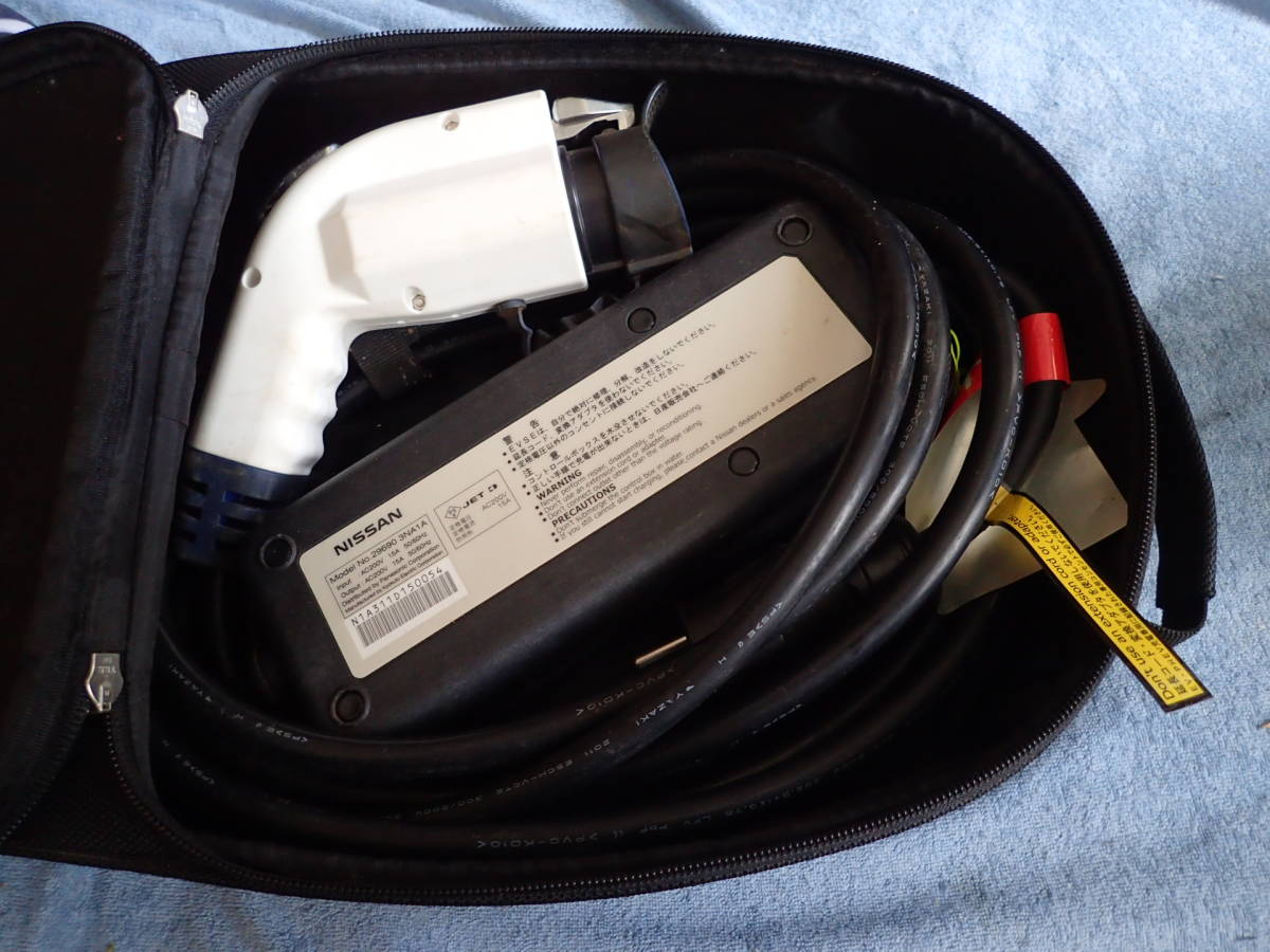 リーフ 充電ケーブル 29690-3NK0A AC200V/15A ケース・変換コード付 