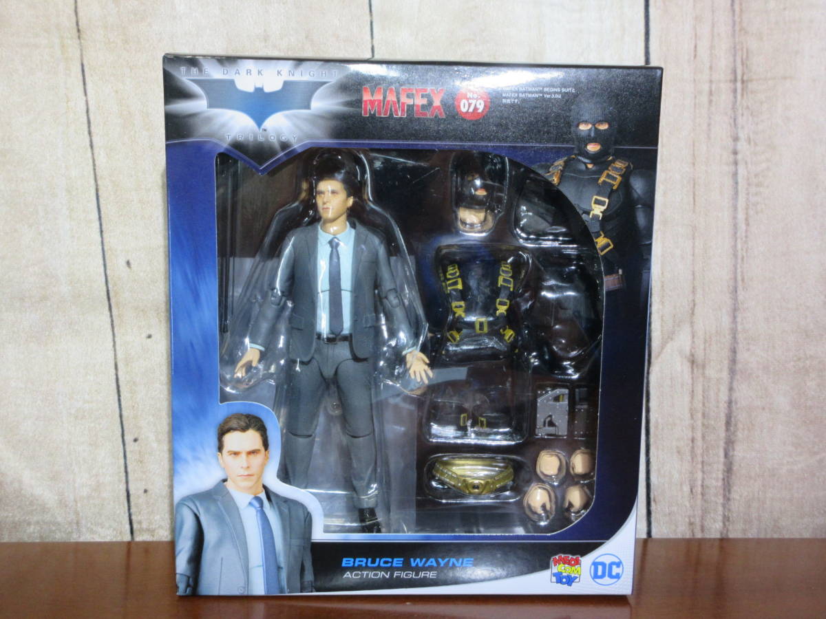 N55776R 未開封 MAFEX No.079 ダークナイト トリロジー ブルース ウェイン アクション フィギュア BRUCE WAYNE マフェックス