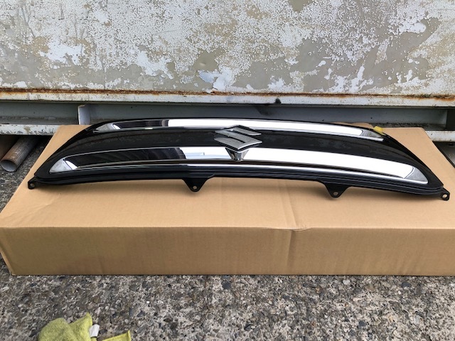 ワゴンR スティングレー MH35S MH55S 純正 フロントグリル 黒/メッキ 71741-63R5
