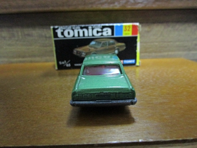 トミカ トヨタ クラウン 黒箱 0 ロイヤルサルーン 1 No.32 絶版トミカ