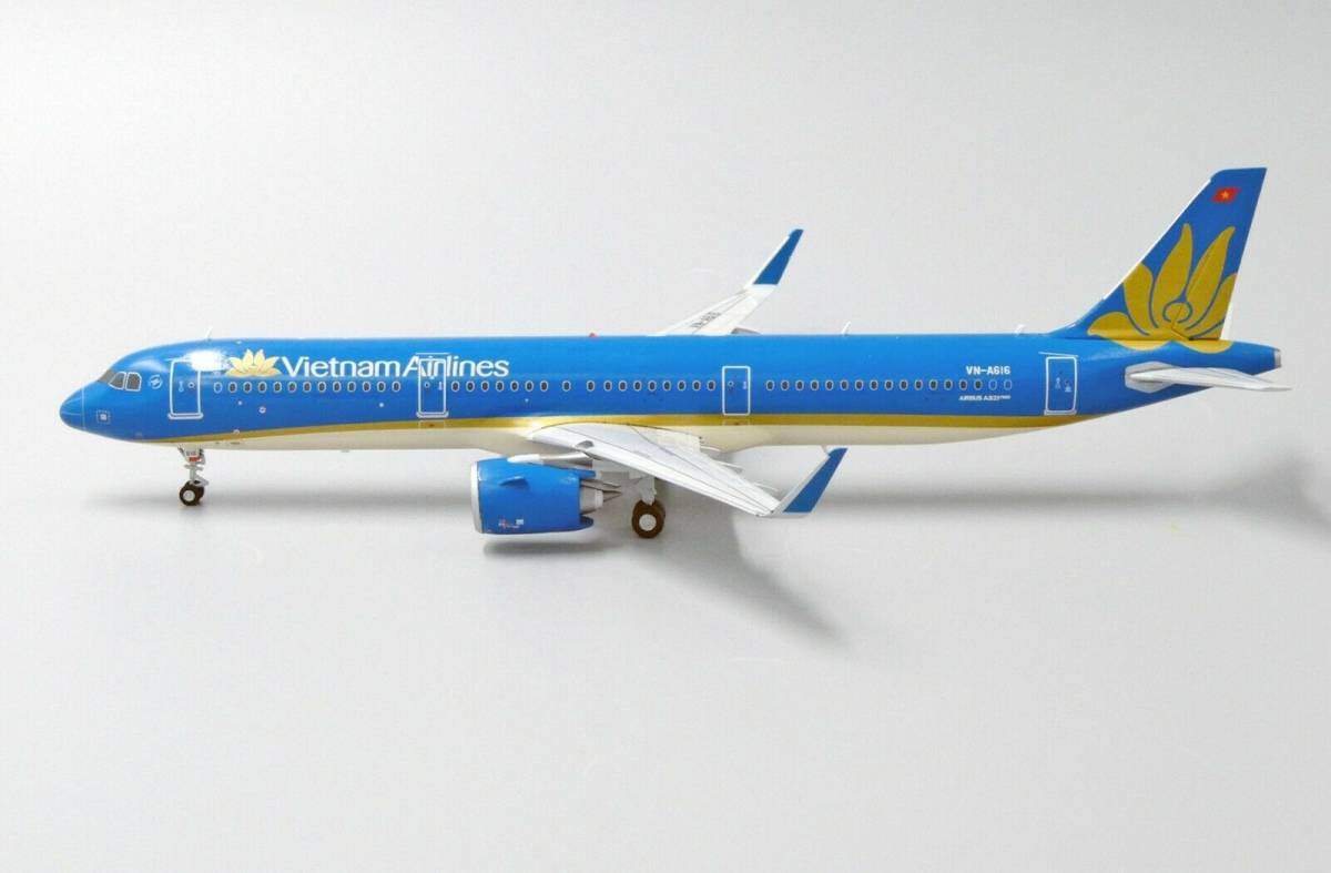 Vietnam Airlines A321neo Reg: VN-A616 JC Wings 1:200 Diecast Model