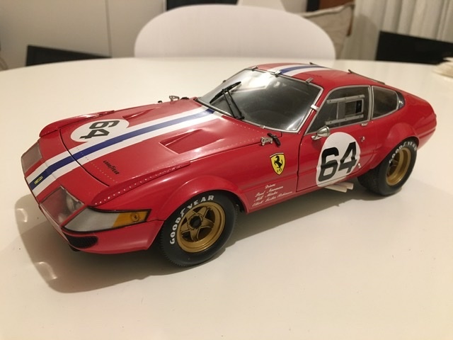 京商 1/18 フェラーリ 365GTB/4 デイトナ・コンペティツィオーネKYOSHO