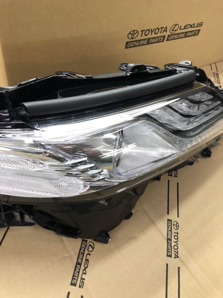 即納！極上美品！/トヨタ 70系 カムリ AXVH70 純正 右ヘッドライト 右