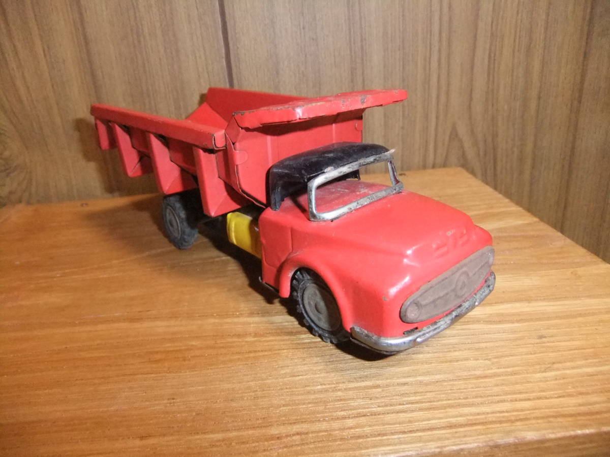 60年代 ブリキのおもちゃ 赤ダンプトラック ／旧車 ミニカー