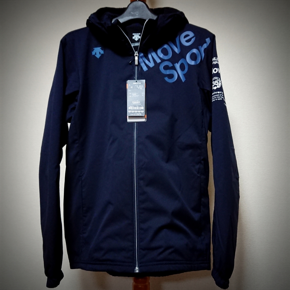 激安大特価，新品 DESCENTE デサント ACTIVE SUITS WB フーデッド ジャケット ウインドブレーカー MOVE SPORT ムーブスポーツ DMMOJF36 M(ジャケット、上着)｜売買されたオークション情報、yahooの商品情報をアーカイブ公開 その他