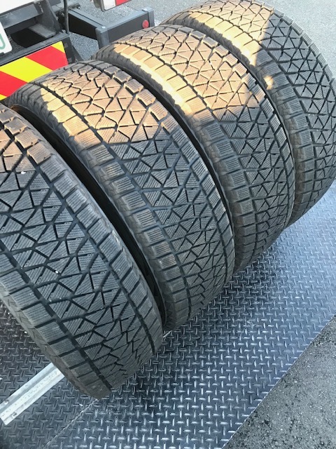 □ブリヂストンDM-V2 235/65R18 約8mm～9mm スタッドレス バリ山