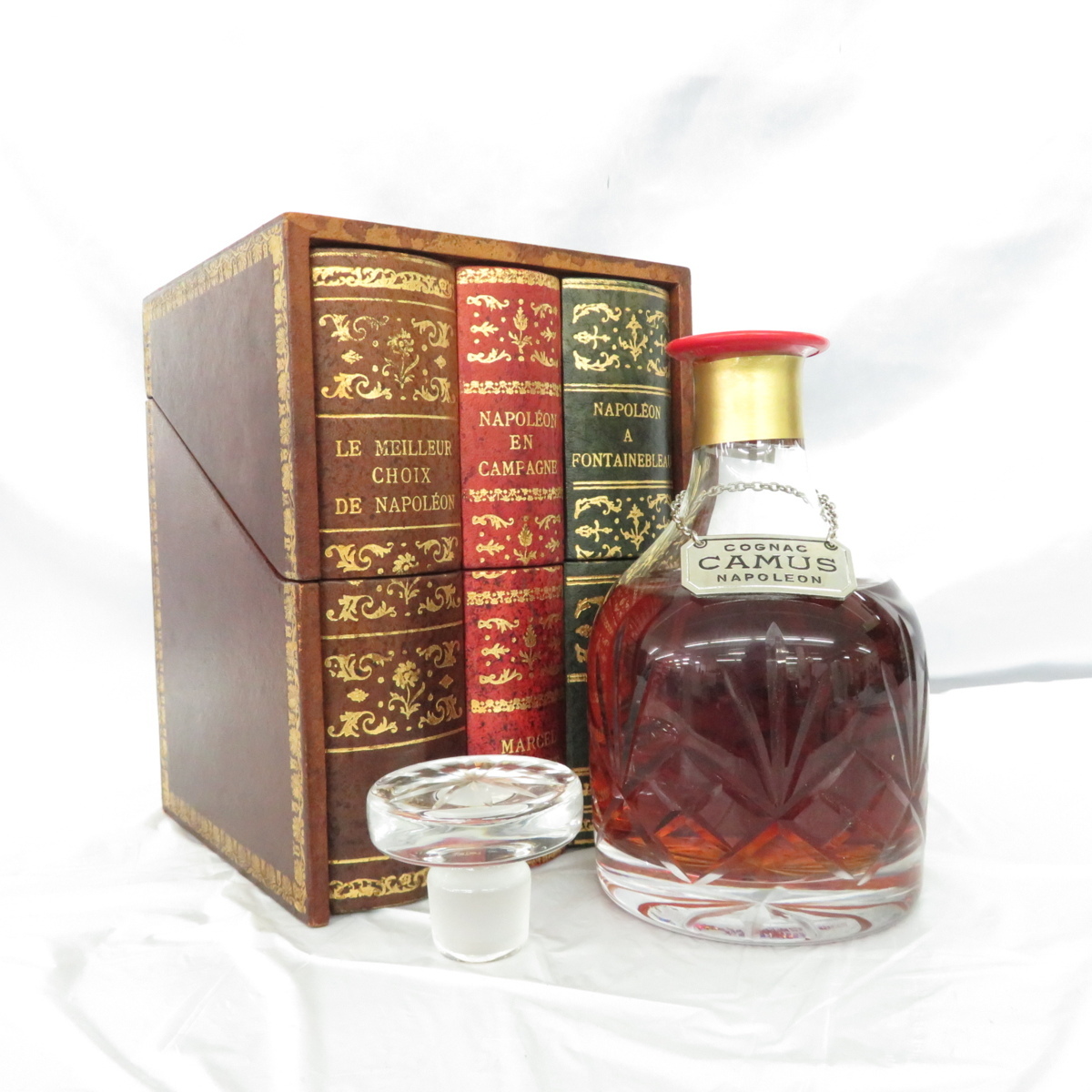 豊富な，限定セール 未開栓 CAMUS カミュ NAPOLEON ナポレオン クリスタルデキャンタ ブック型箱 ブランデー 700ml 40% 箱 替え栓付き 10555913(カミュ)｜売買されたオークション情報、yahooの商品情報をアーカイブ公開 - コニャック