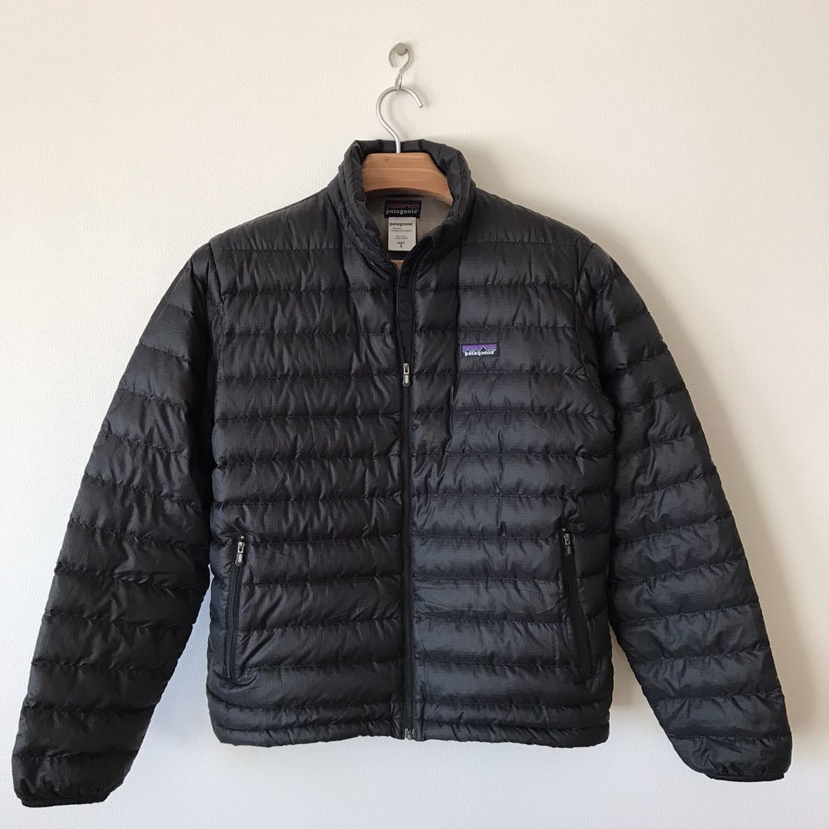 高品質，最新作 patagonia パタゴニア ダウンセーター ブラック Sサイズ 日本サイズM相当(Mサイズ)｜売買されたオークション情報、yahooの商品情報をアーカイブ公開 - オークファン 男性用