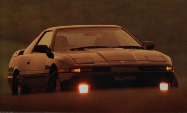 名車試乗トヨタ スープラ70｜ダイレクト感あるじゃじゃ馬 コレが1990
