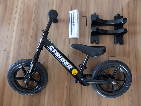 新作，安い ストライダー STRIDER バランスバイク 黒 ブラック ペダルなし自転車 スタンド付き(ペダルなし自転車、バランスバイク)｜売買されたオークション情報、yahooの商品情報をアーカイブ公開 - オ ペダルなし自転車、バランスバイク