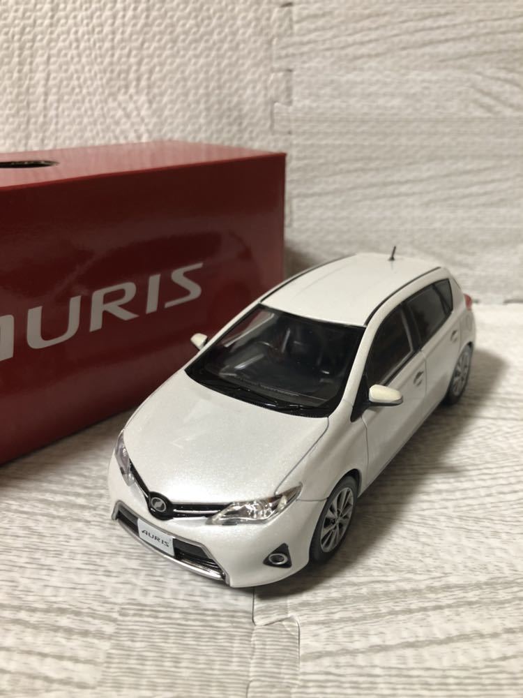  1/30 トヨタ オーリスRS AURIS 前期 カラーサンプル ミニカー 非売品 ホワイトパールクリスタルシャイン(乗用車)｜売買されたオークション情報、yahooの商品情報をアーカイブ公開 - オークファ 乗用車