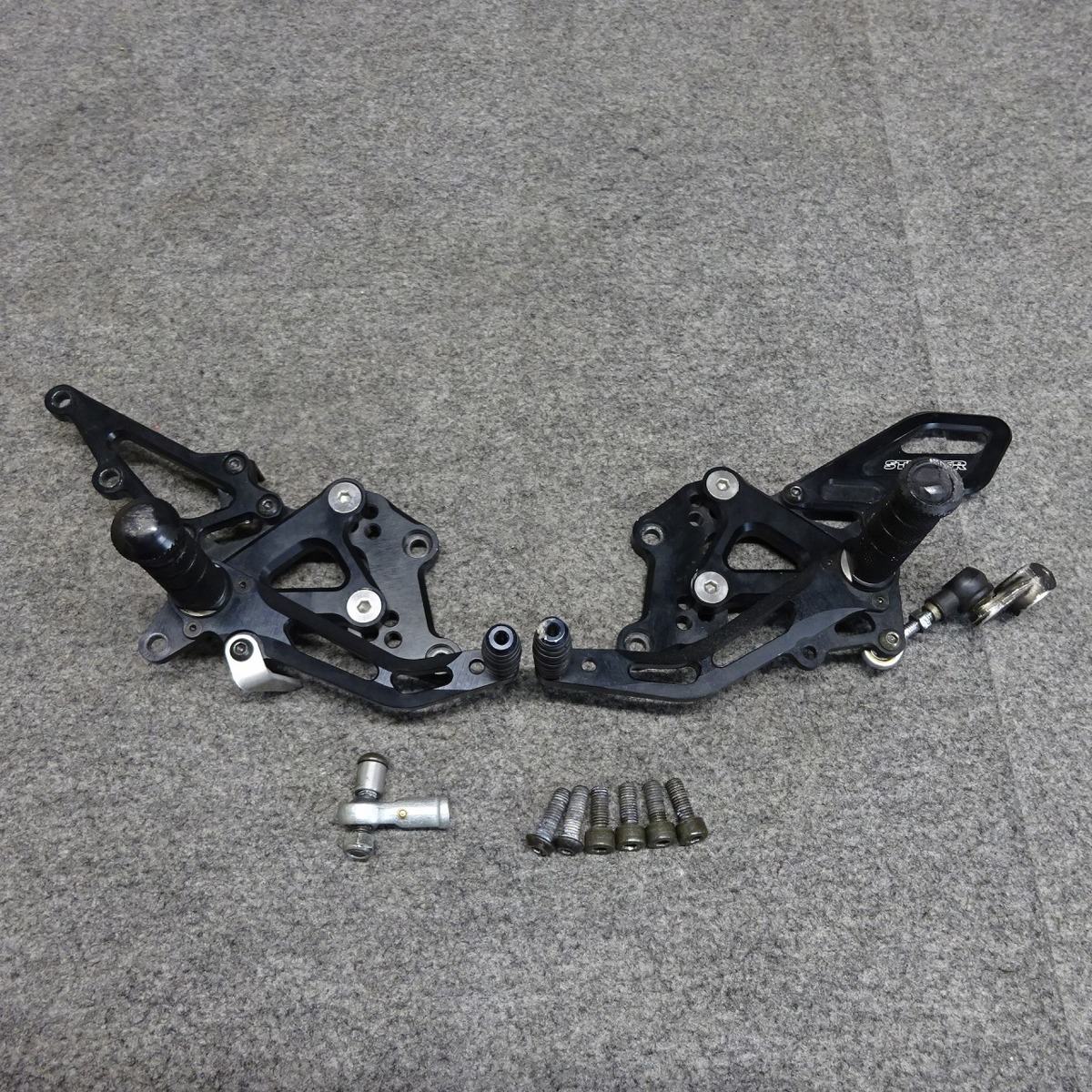 計量器 ZX-12R 甲賀のバイク乗り工務店 バックステップ＆小物類の取付け