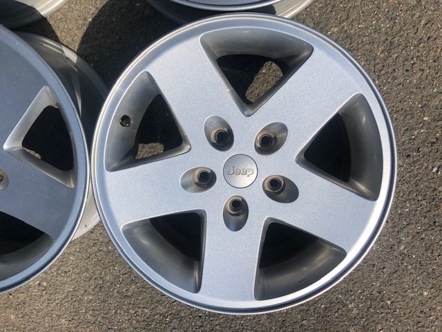 新車外し CHRYSLER JEEP WRANGLER JKクライスラージープラングラー純正アルミ 1AH78TRMAD 17インチ7.5J +44.45 5H127 GENUINE ALLOY SILVER