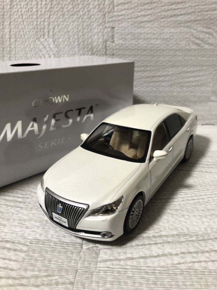 1/30 トヨタ 新型クラウンマジェスタ CROWN MAJESTA カラーサンプル