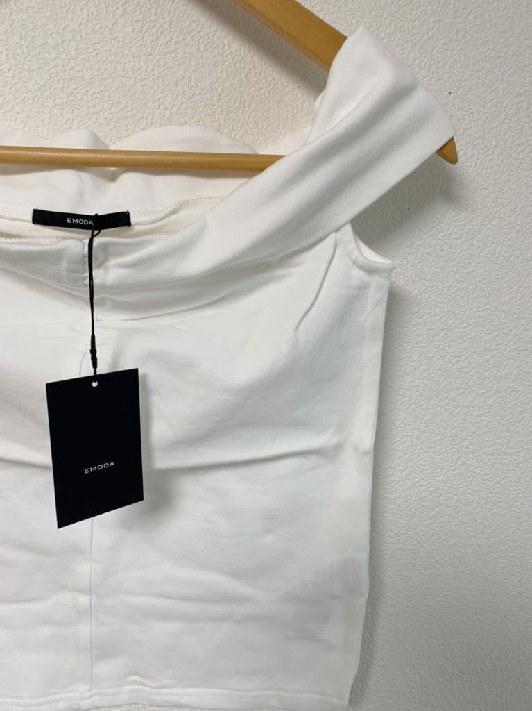 エモダ Emoda フロント ギャザー オフショルダー ホワイト 白 カットソー トップス タグ付き エゴイスト リエンダ 好きな方に トップス 売買されたオークション情報 Yahooの商品情報をアーカイブ公開 オークファン Aucfan Com