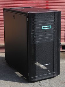 大型業務用サーバーラック ファン＆corega スイッチハブ CG-SW24TX付属