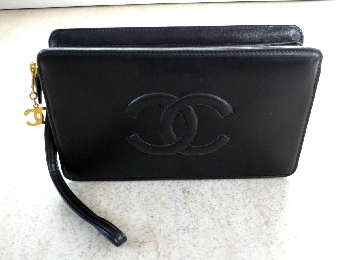 シャネル クラッチバッグ』A57650 CHANEL（クラッチバッグ ・ シルバー