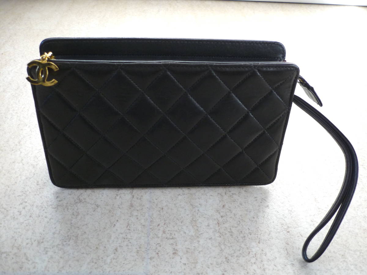 シャネル クラッチバッグ』A57650 CHANEL（クラッチバッグ ・ シルバー