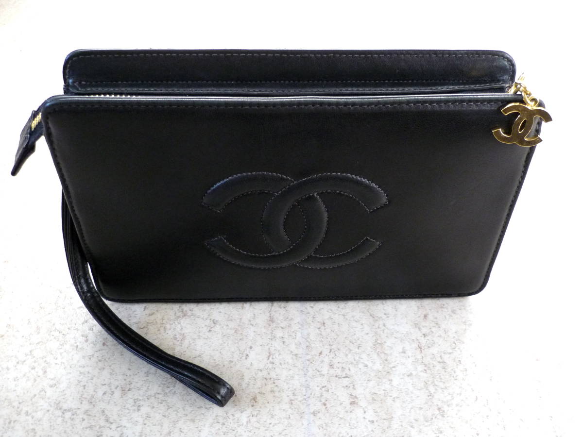 シャネル クラッチバッグ』A57650 CHANEL（クラッチバッグ ・ シルバー