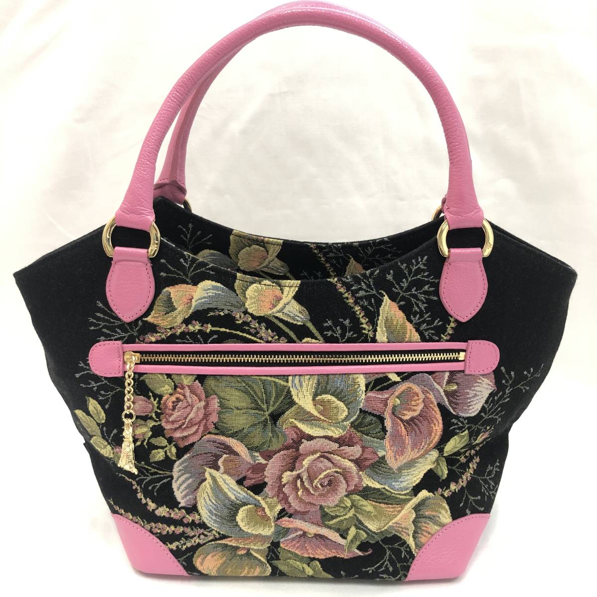 Think Bee シンクビー カーラ 花柄 ハンドバッグ 9221 01 保管品 ハンドバッグ 売買されたオークション情報 Yahooの商品情報をアーカイブ公開 オークファン Aucfan Com