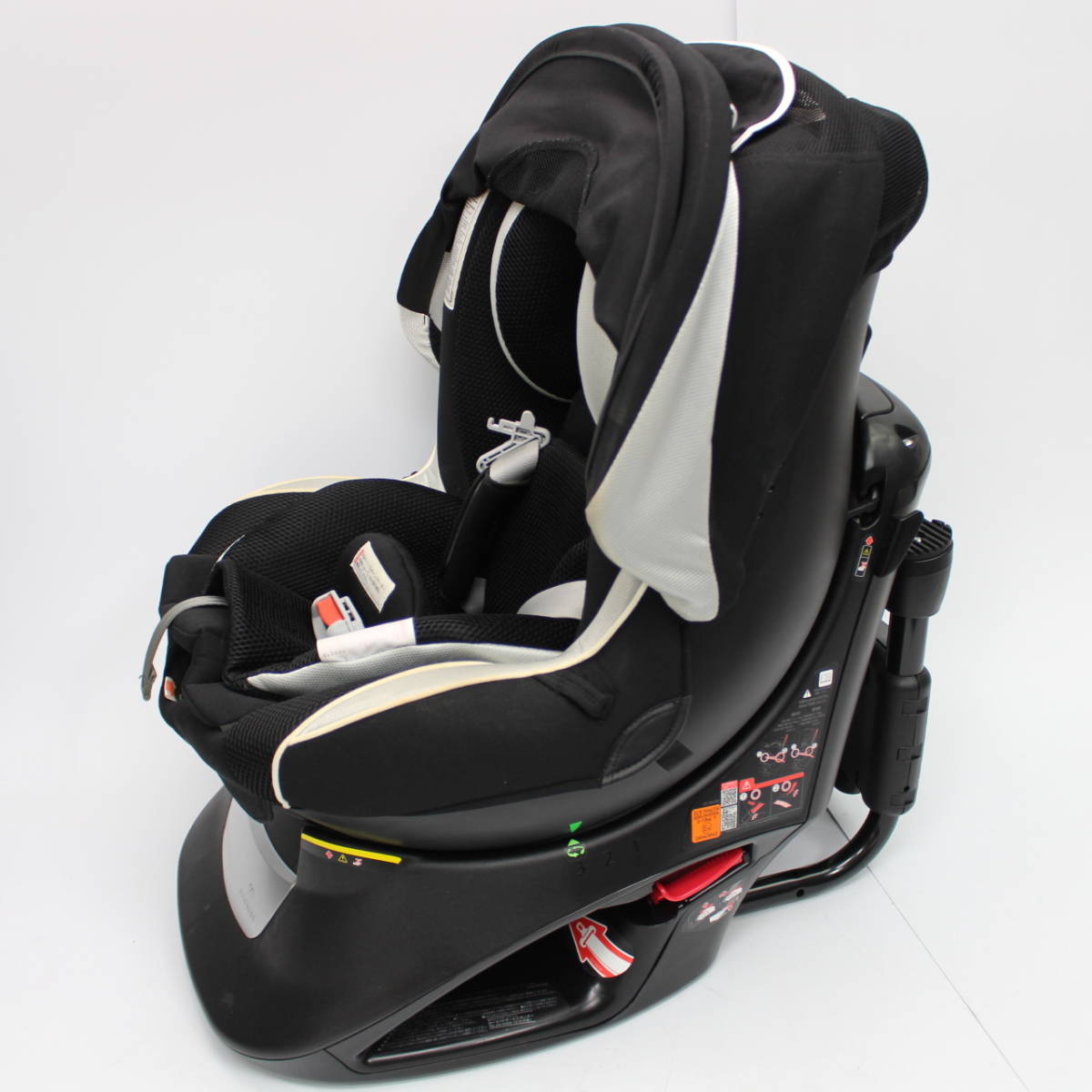 エールべべ・クルット チャイルドシート 新生児 ISOFIX 回転式