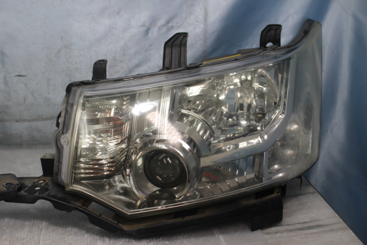 デリカD：5CV5Wヘッドライト左右レベ付 キセノン　HID 左右 デリカD：5CV5Wヘッドライト レベ100-87918キセノンHID