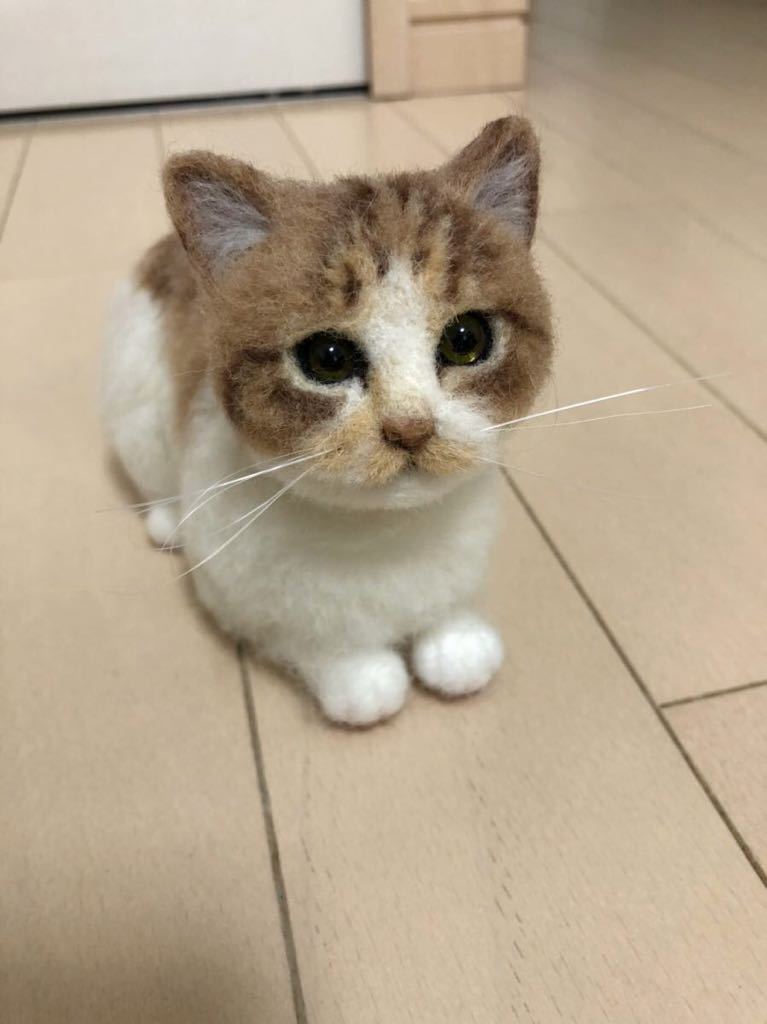 人気SALE，本物保証 羊毛フェルト茶トラ白ネコ♪子猫♪伏せ♪お