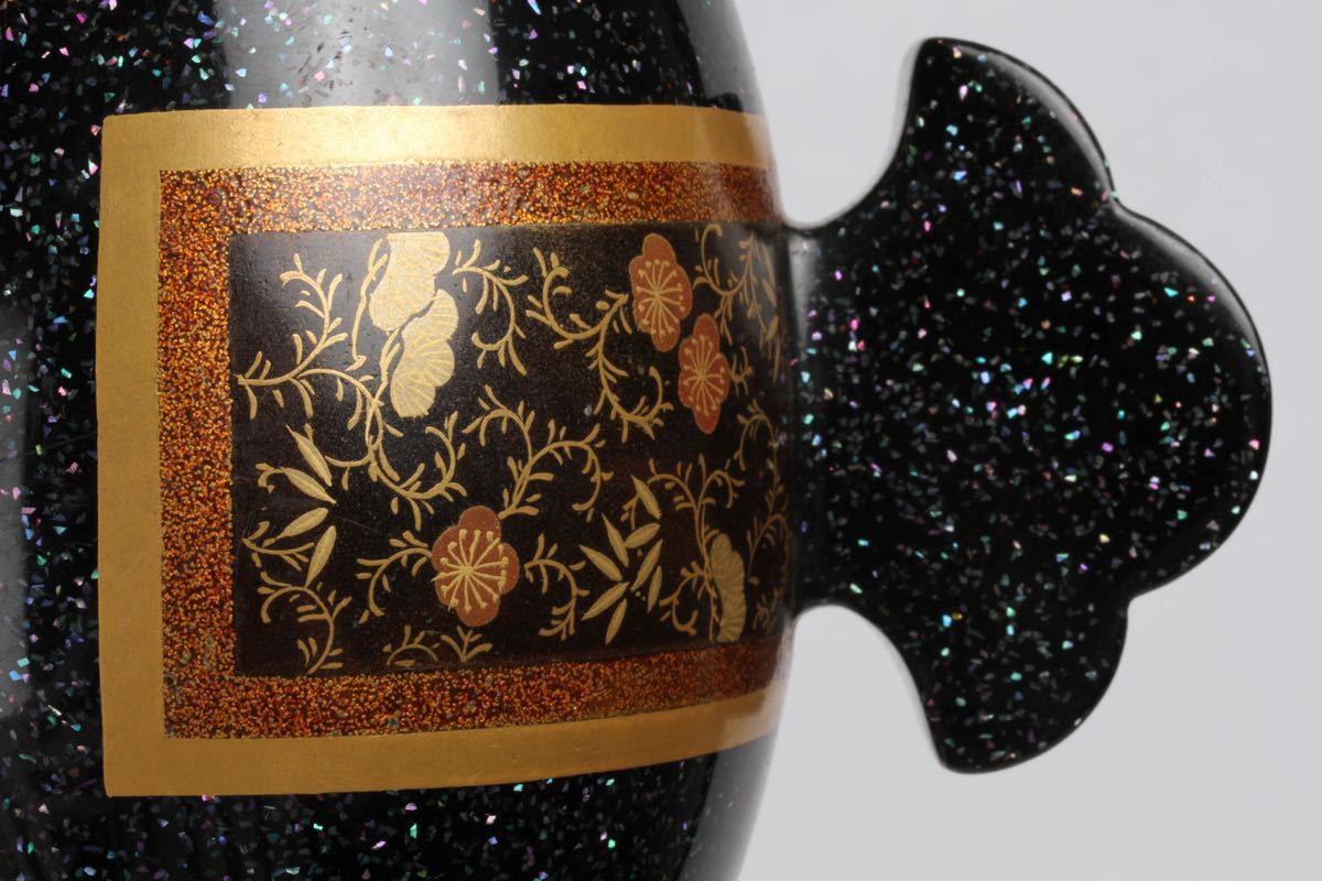 黒塗梅鉢紋唐草蒔絵提重 金沢ミュージアムプラス 根津 開幕「蔵出し