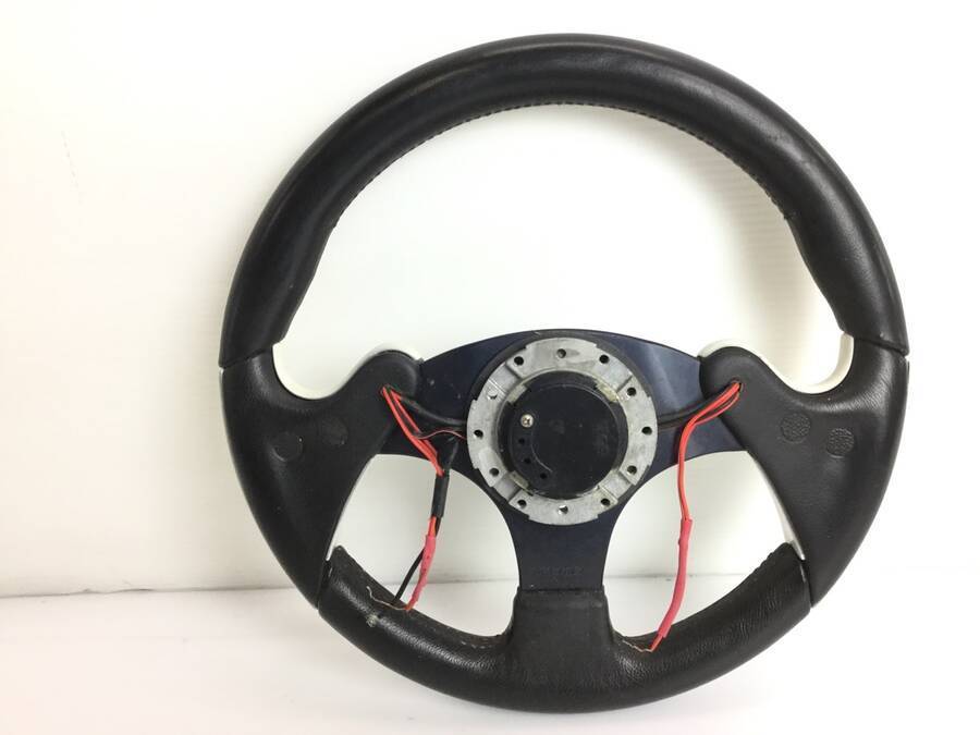 く*る様 MOMO ステアリング ハンドル 本体　F1 CONCEPT momo F1 CONCEPT ステアリング○現状品 【公式通販】